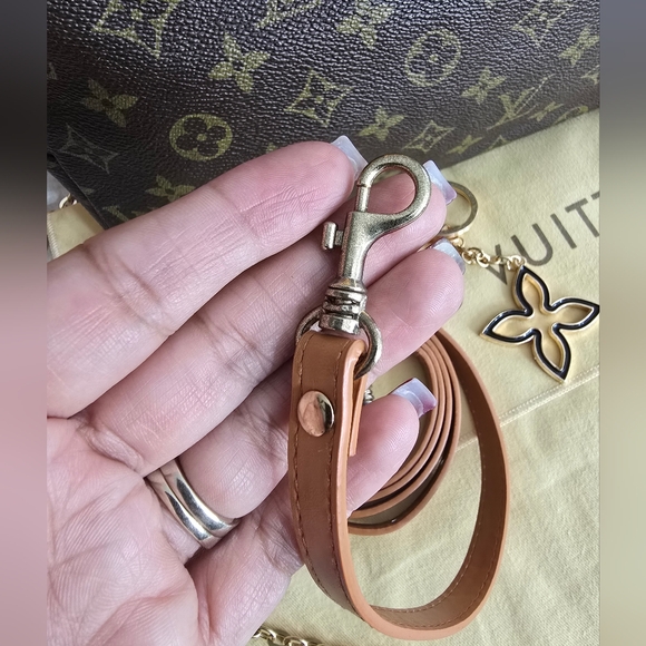 Louis Vuitton Monogram Crossbody Bag - Picture 10 of 16